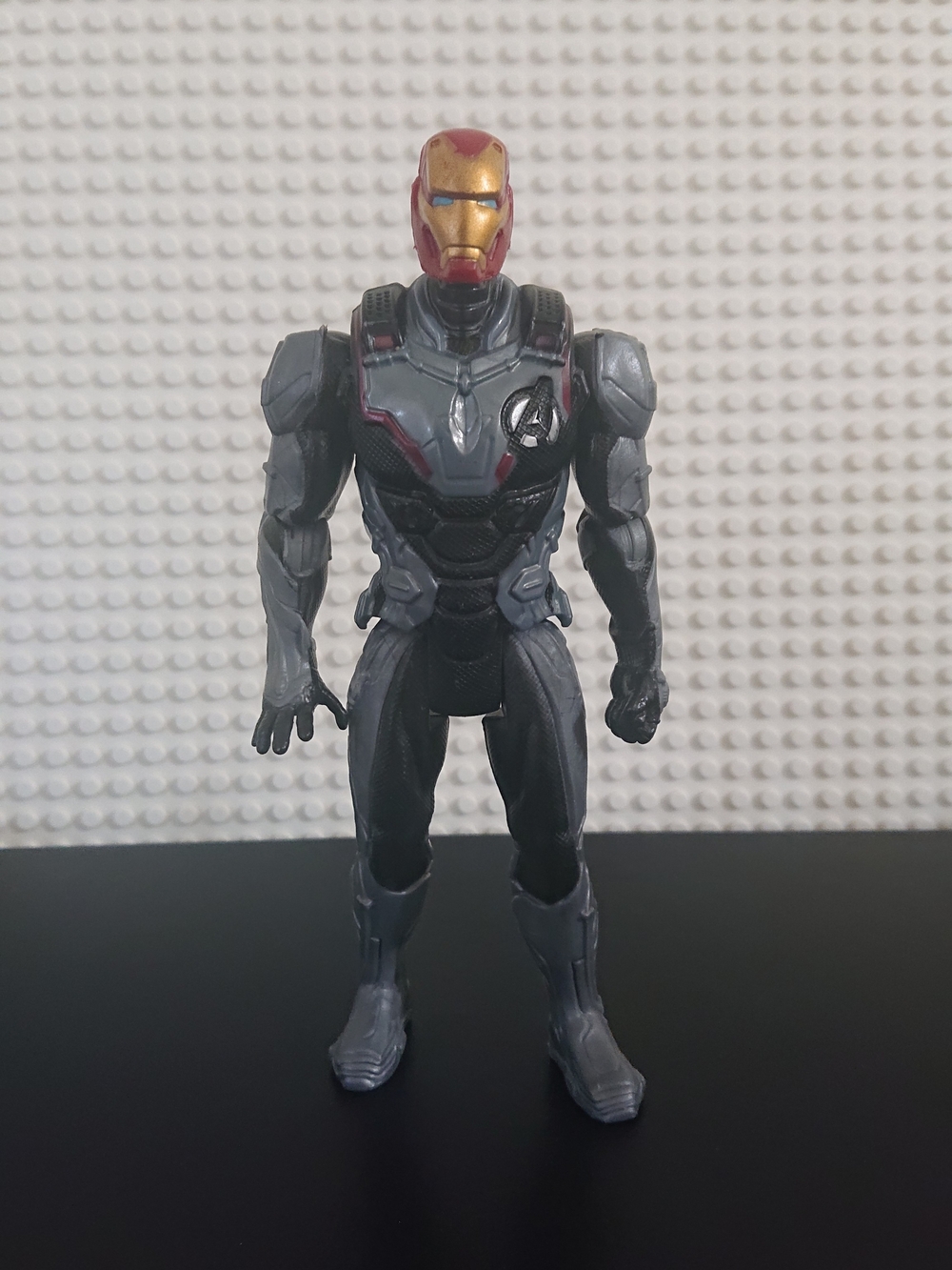 2018 Hasbro Marvel - Iron Man 6" Action Figure - Black Grey Avengers Suit